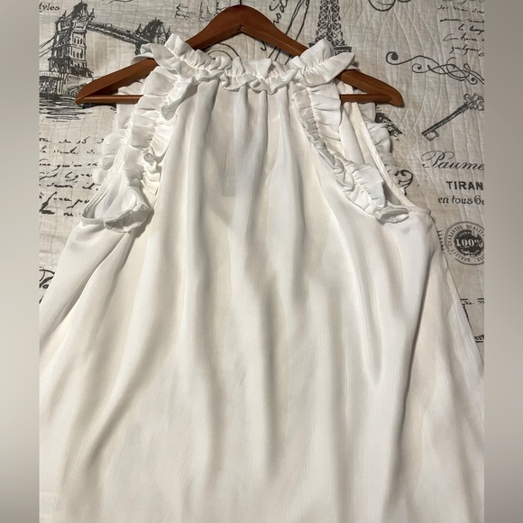 Crown & Ivy white sleeveless top - Picture 4 of 5